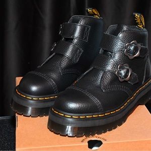 Dr. Martens Devon Flwr black milled Napa US 10 women’s boot